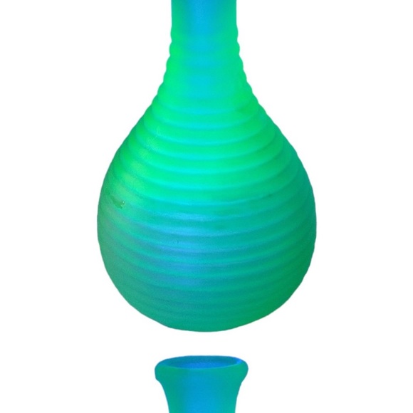 COPY: Vintage Uranium Glass Vase Frigidaire Green Satin Ribbed bottle, 9”, 1930s - Picture 3 of 4